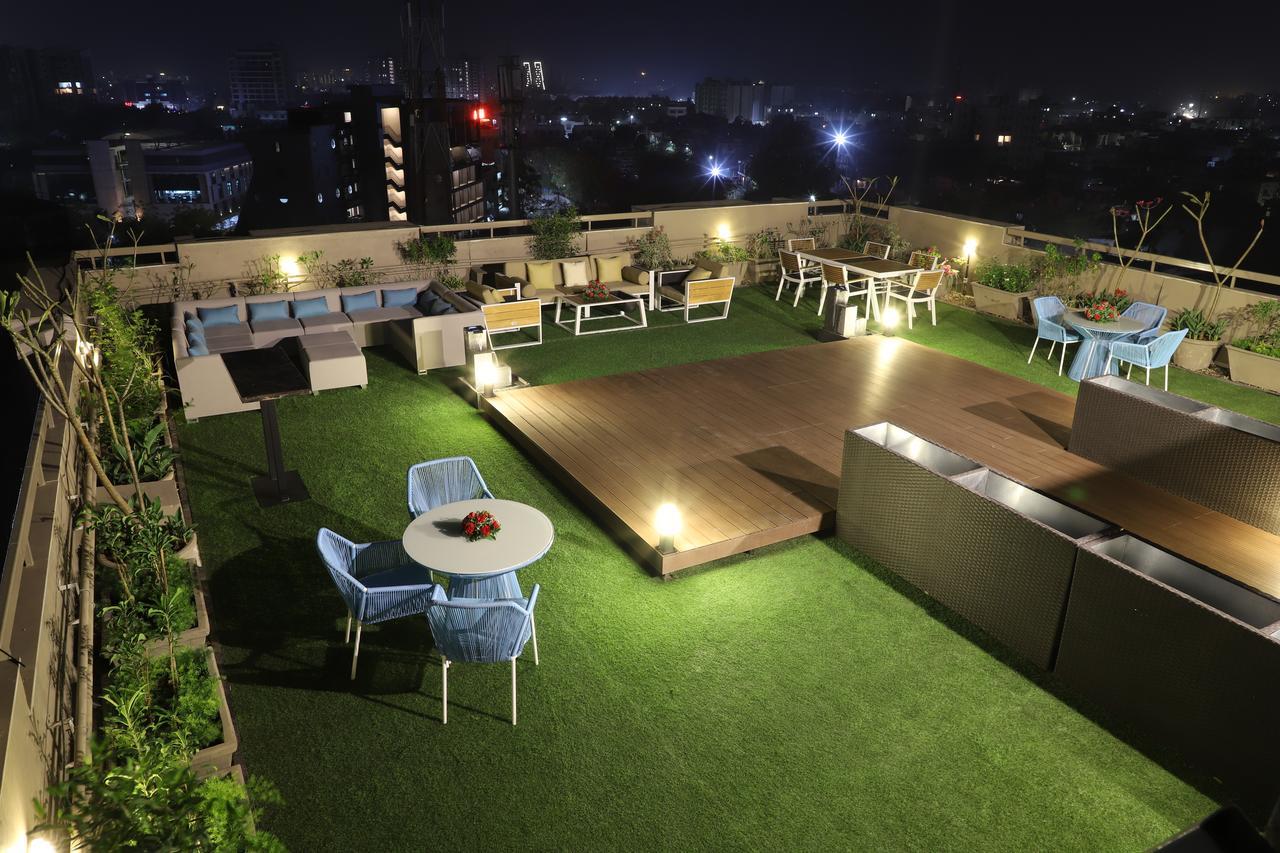 Ebony Residency Hotel Ahmedabad Exterior foto
