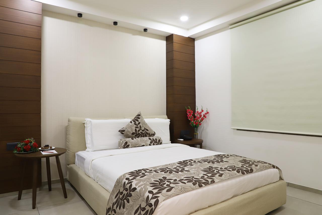 Ebony Residency Hotel Ahmedabad Exterior foto
